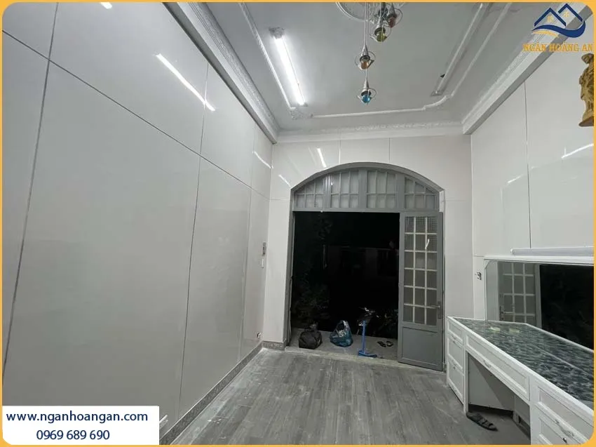 Thi Công Ốp Tường PVC Trắng Trơn Kosmos PVC2023 Tạo Nên Sự Sang Trọng